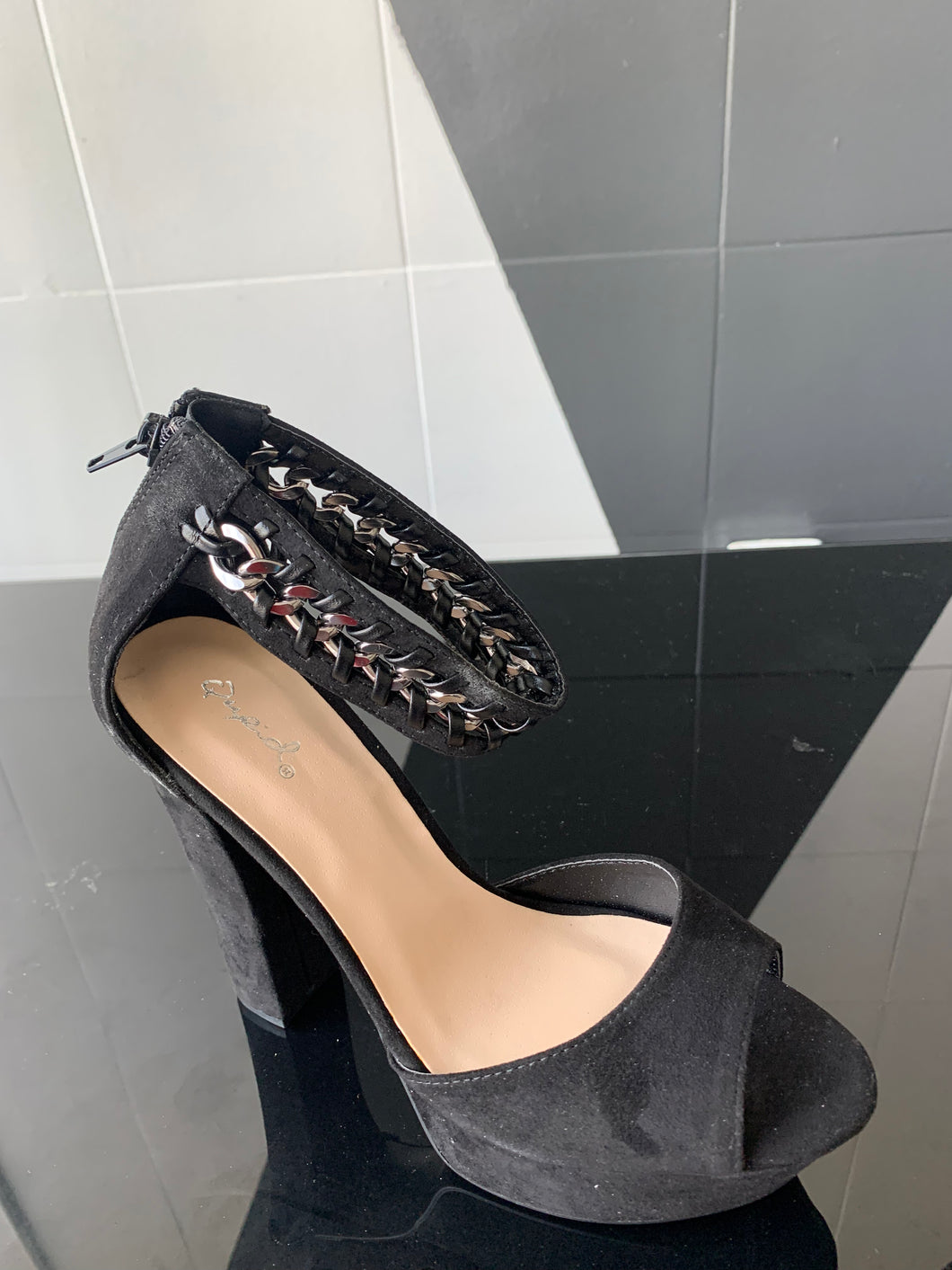 Chain Black Platform